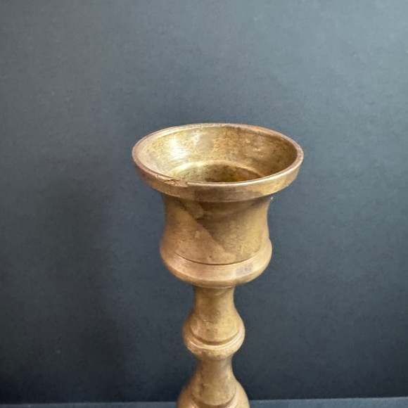 Vintage Pair Traditional Colonial Brass Candlesticks Candle Holders 6 in. Tall - Picture 4 of 6